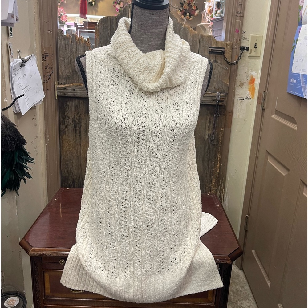 Women’s Hollister sleeveless cowl neck sweater vest